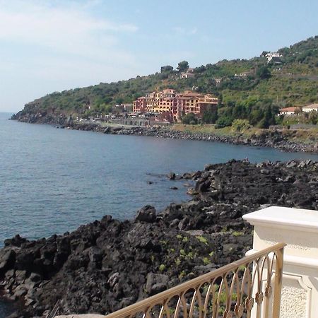 B&B Acireale - Il Cavalluccio Marino Fronte Mare Buitenkant foto