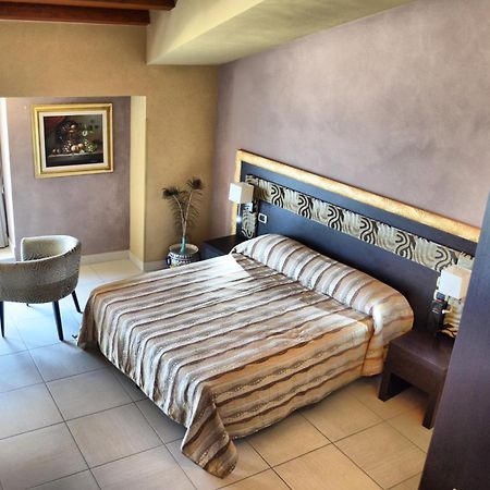 B&B Acireale - Il Cavalluccio Marino Fronte Mare Buitenkant foto