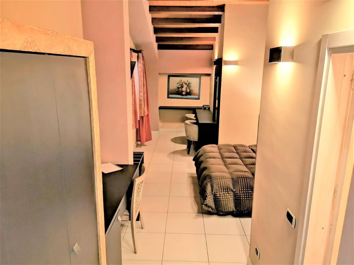 B&B Acireale - Il Cavalluccio Marino Fronte Mare Buitenkant foto
