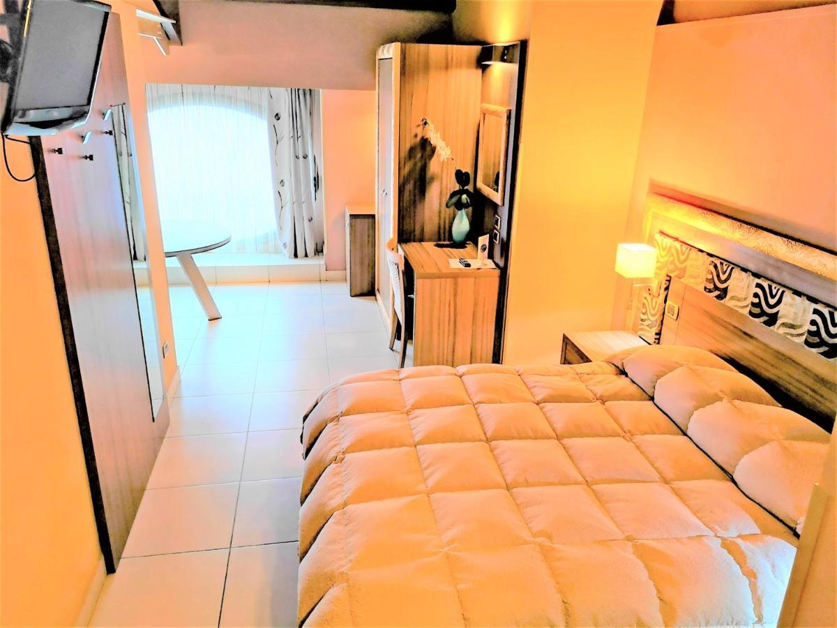 B&B Acireale - Il Cavalluccio Marino Fronte Mare Buitenkant foto