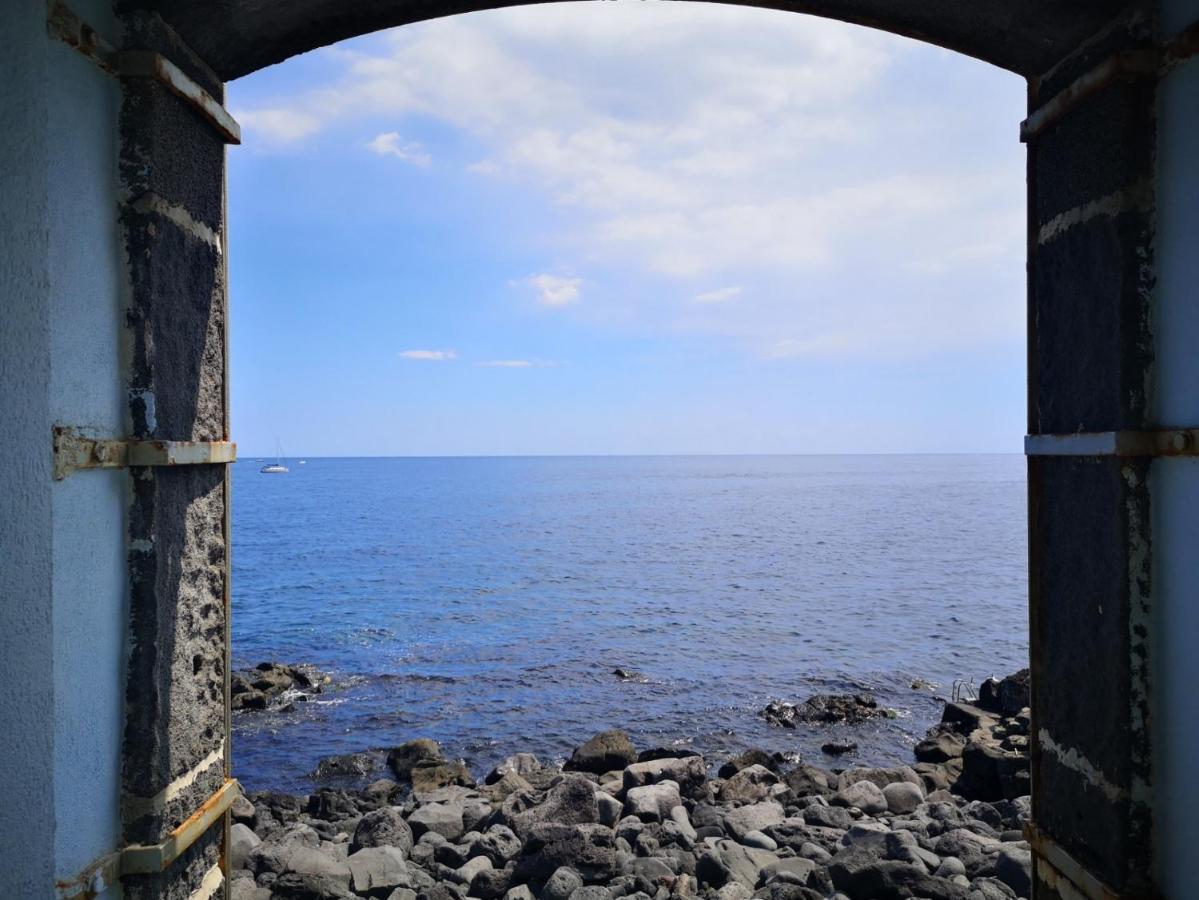 B&B Acireale - Il Cavalluccio Marino Fronte Mare Buitenkant foto