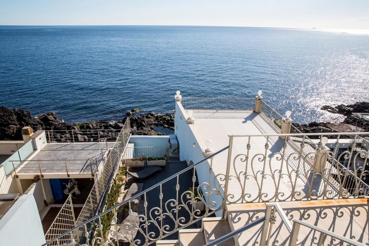 B&B Acireale - Il Cavalluccio Marino Fronte Mare Buitenkant foto