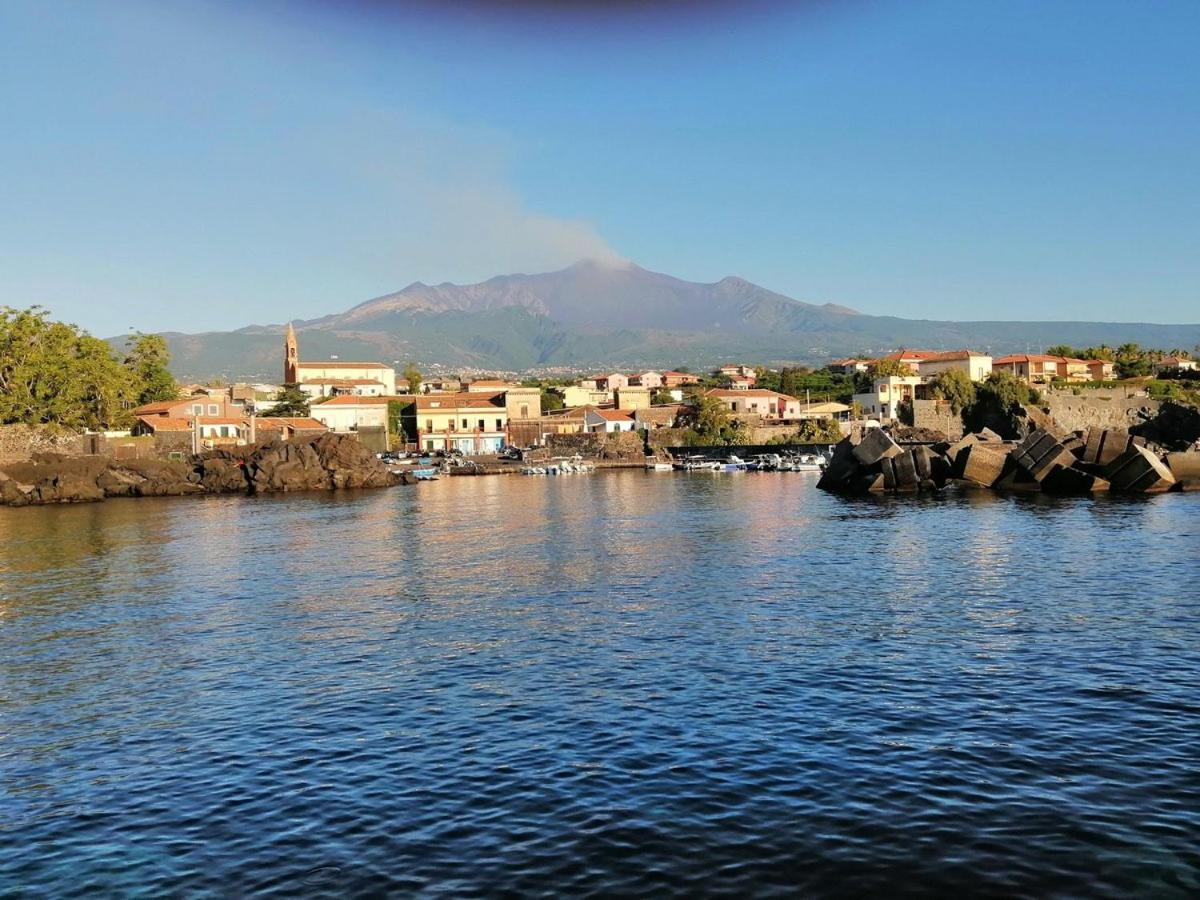 B&B Acireale - Il Cavalluccio Marino Fronte Mare Buitenkant foto