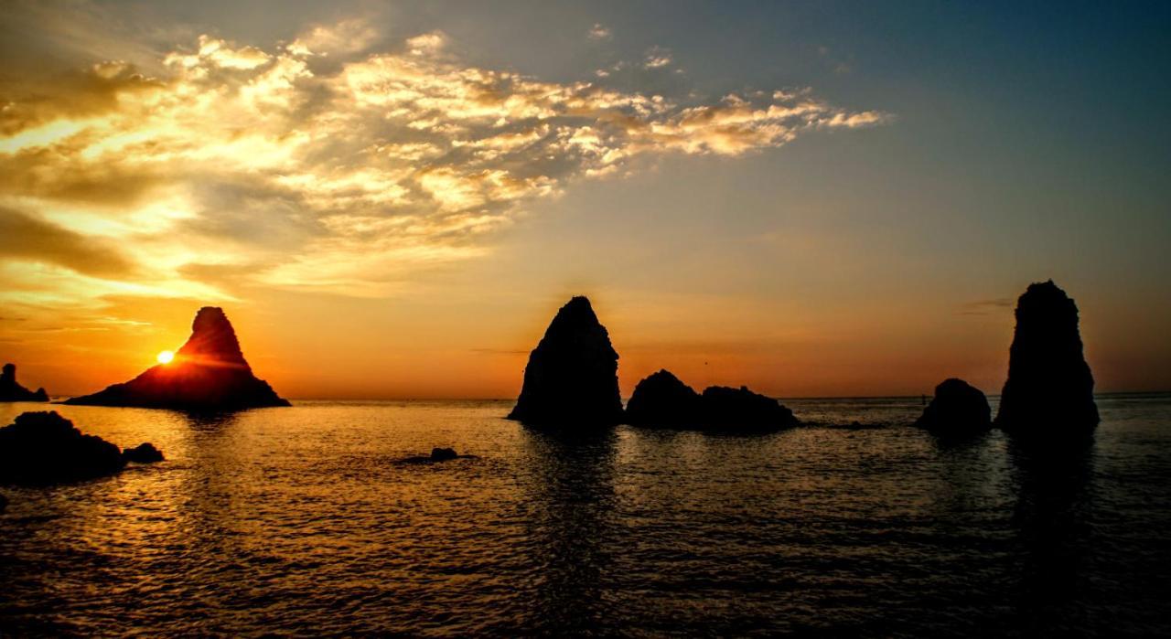 B&B Acireale - Il Cavalluccio Marino Fronte Mare Buitenkant foto