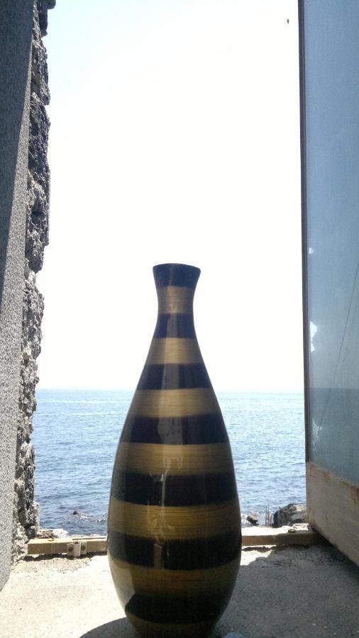 B&B Acireale - Il Cavalluccio Marino Fronte Mare Buitenkant foto