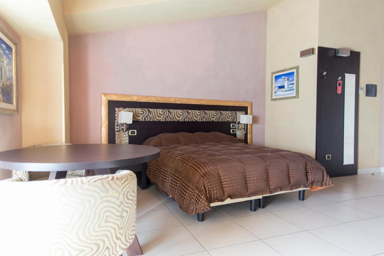 B&B Acireale - Il Cavalluccio Marino Fronte Mare Buitenkant foto