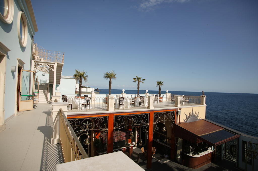 B&B Acireale - Il Cavalluccio Marino Fronte Mare Buitenkant foto